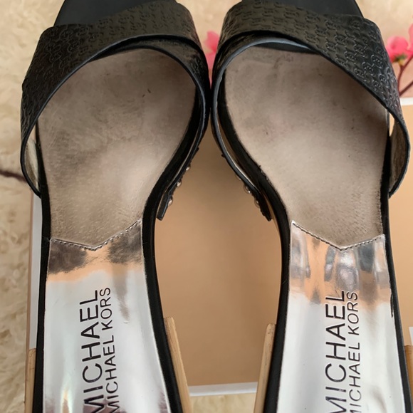 MICHAEL KORS WOODEN HEELS - Picture 5 of 13